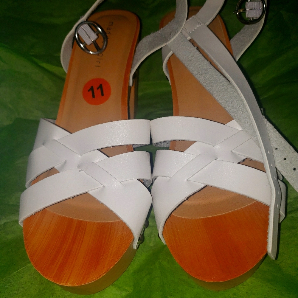 Sandles